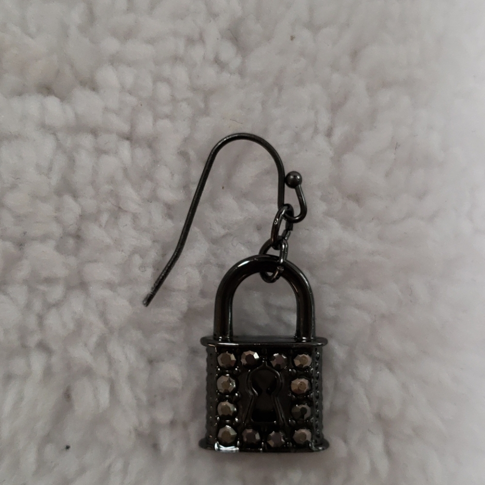 Earrings - Picture 4 of 4